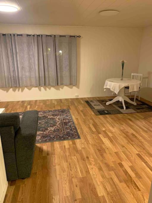 Appartement Fin Leilighet I Tromsdalen. à Tromsø Extérieur photo