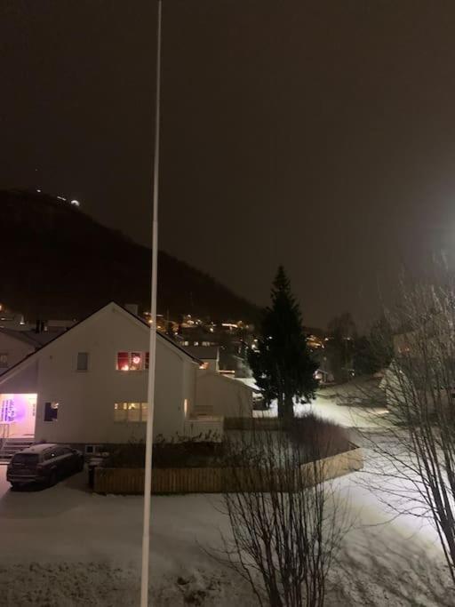 Appartement Fin Leilighet I Tromsdalen. à Tromsø Extérieur photo